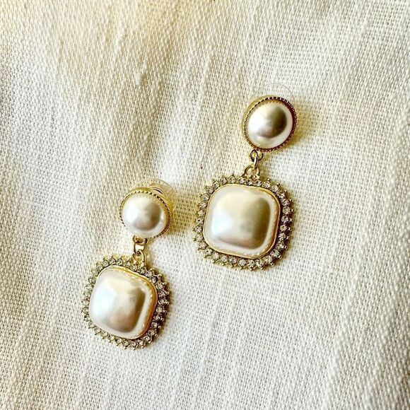 Square pearl & rhinestone dangle earring ￼ - Picture 1 of 2